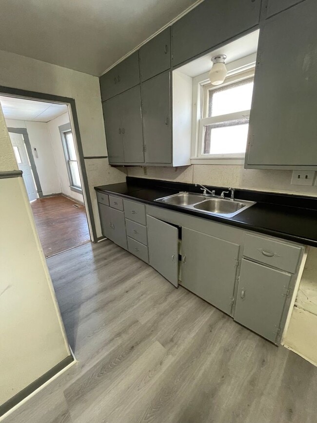 Building Photo - Affordable 3 Bedroom 1 Bath in Hutchinson