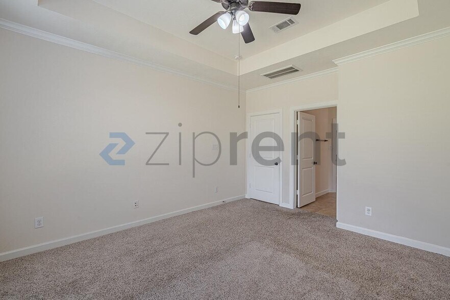 Building Photo - Unit