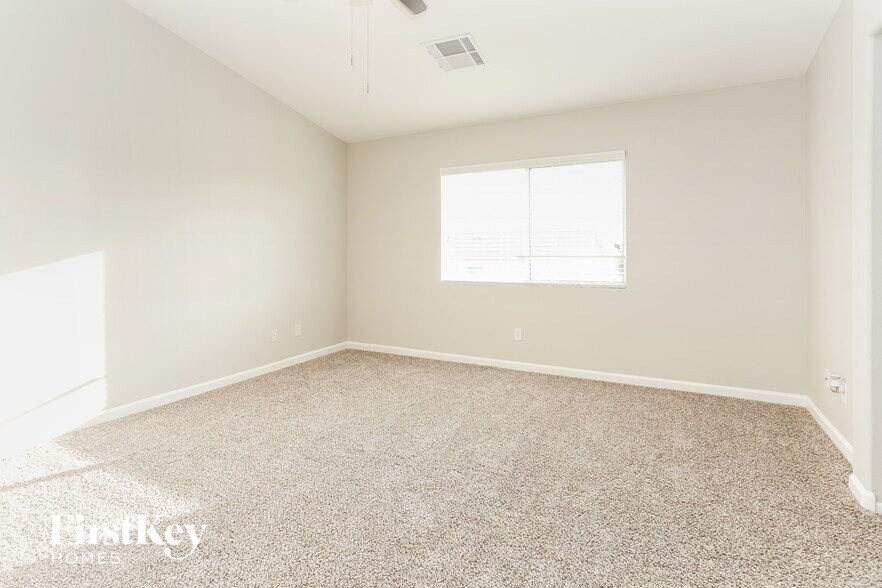 Building Photo - 9720 N Fast Elk St