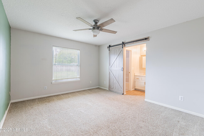 Building Photo - 12582 Hickory Lakes Dr S