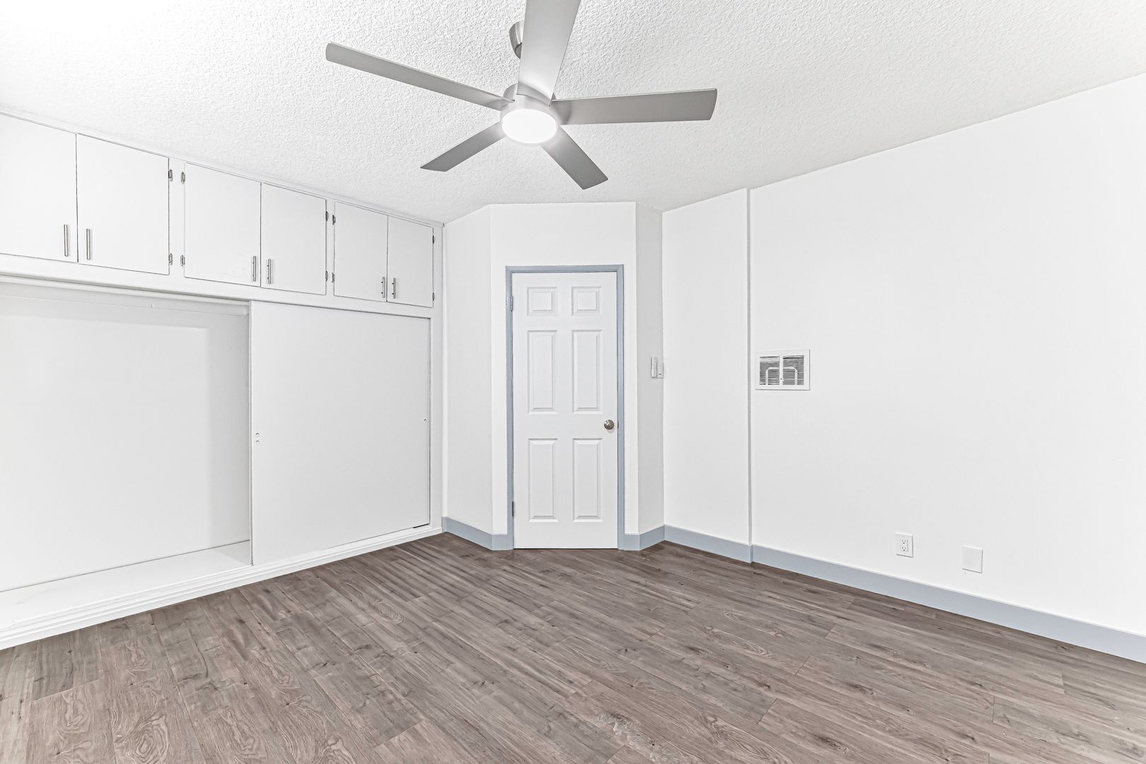 Building Photo - 210 E 29th St