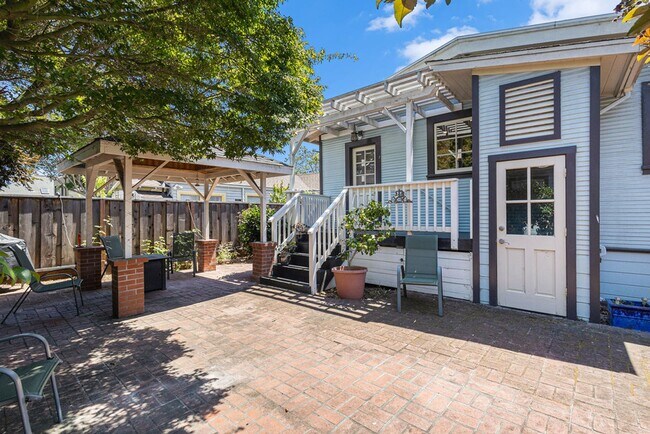 Building Photo - 3229 Central Ave