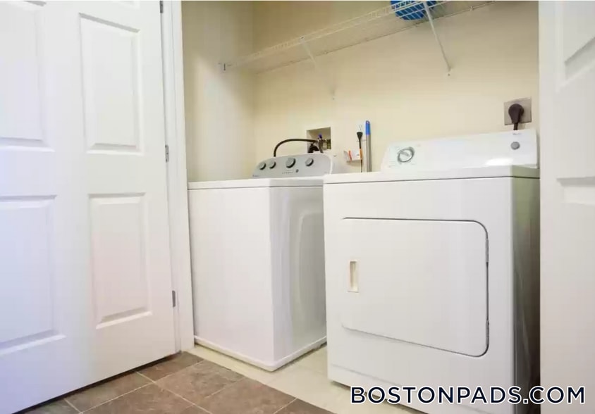 Building Photo - 311 Lowell St