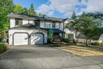 Building Photo - Stunning 5-Bedroom Home in Bellevue’s Top School District!