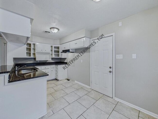Building Photo - 29 Rosewood Dr