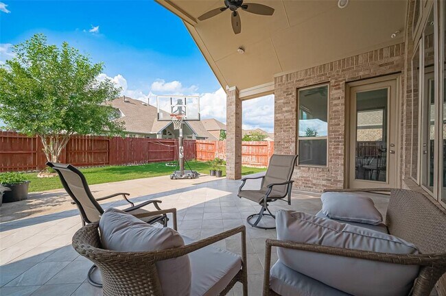 Building Photo - 16818 Calcots Dr