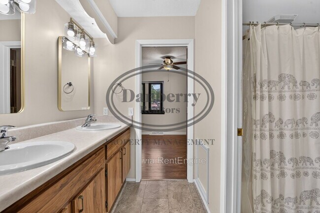 Building Photo - 5409 Westcastle Dr