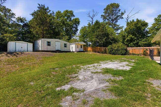 Building Photo - Renovated North Columbus Home with Fenced Yard!