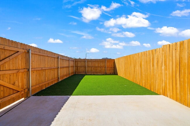 Building Photo - 10901 Aberdeen Ave