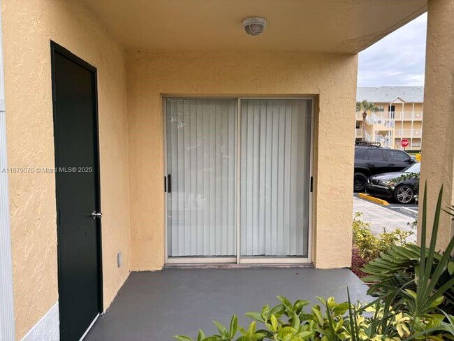 Building Photo - 6340 La Costa Dr