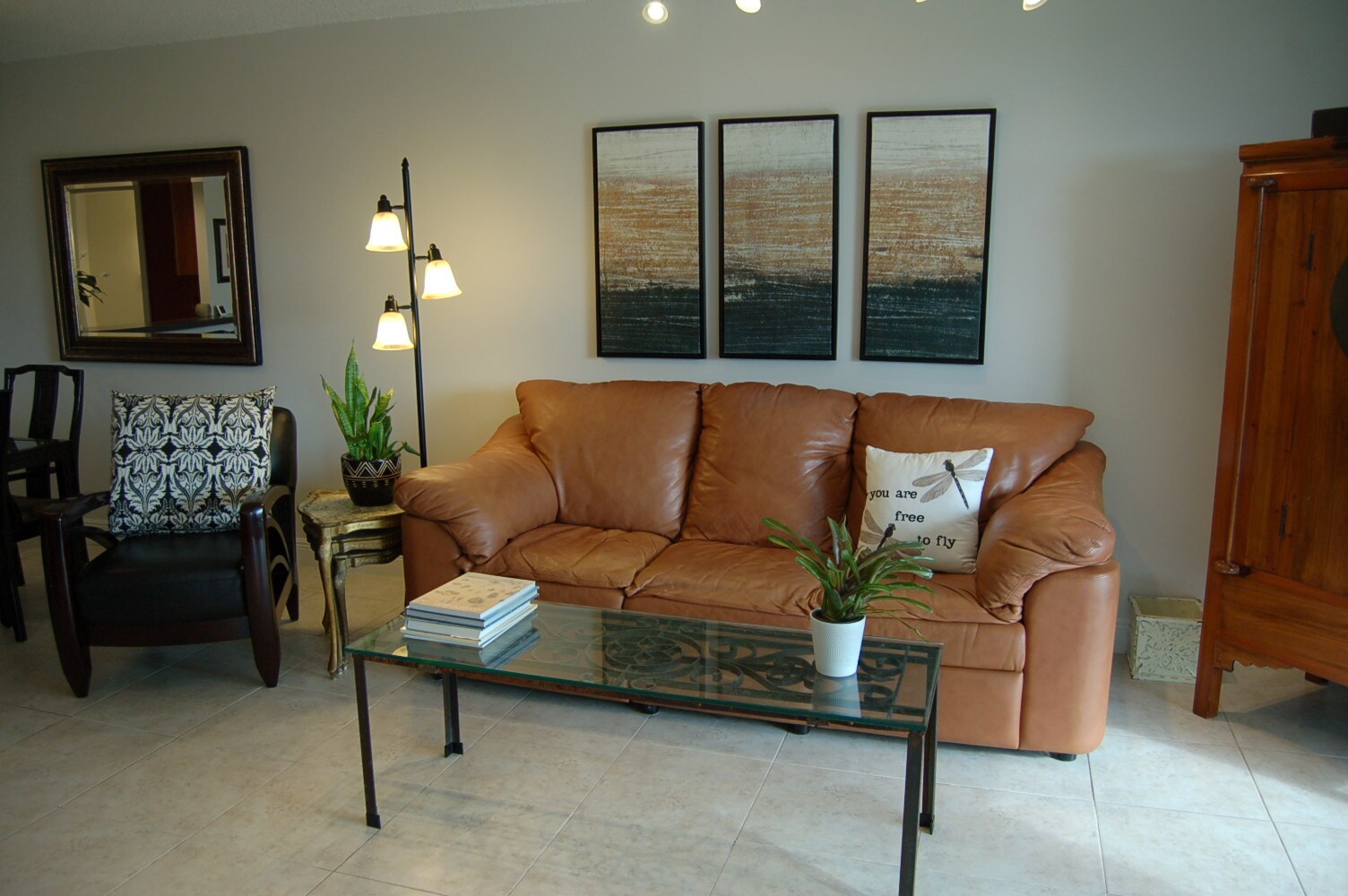 Building Photo - 575 Oaks Ln