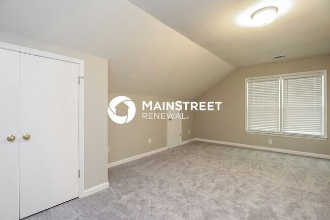 Building Photo - 3 Bedroom Pet-Friendly Home in Greensboro, NC with Main Street Renewal