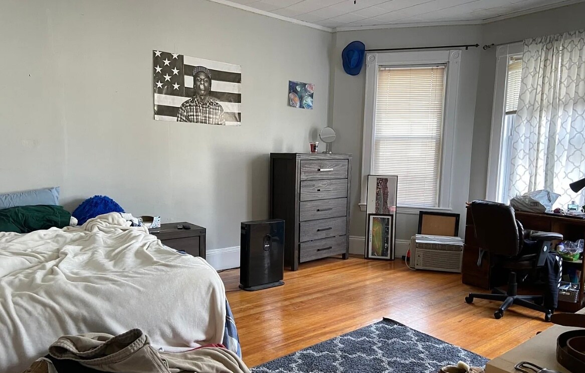 Building Photo - 10 Carmel St