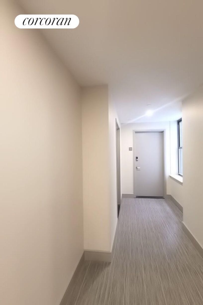 Building Photo - 45 W 81st St