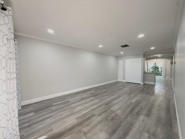 Building Photo - 5957 Forest Hill Blvd