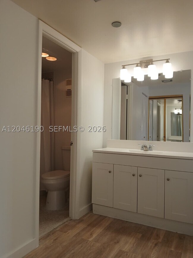 Building Photo - 1300 St Charles Pl
