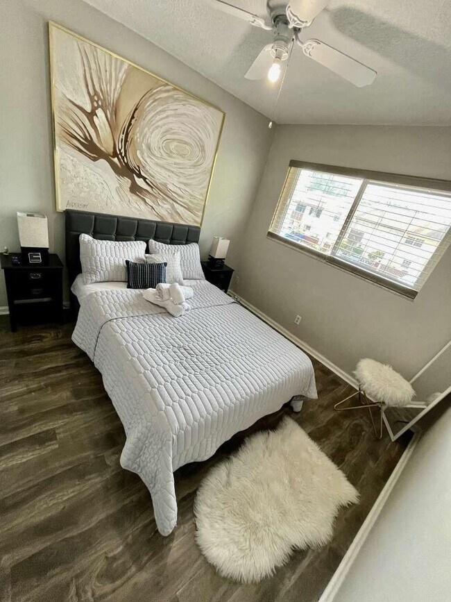 Building Photo - 6843 NW 29th Ave