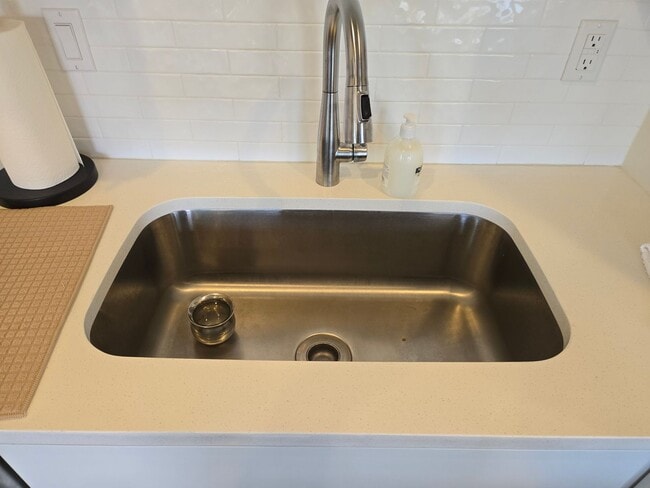 Building Photo - Terrific Orenco Station area 4 BR, 3.5 BA ...