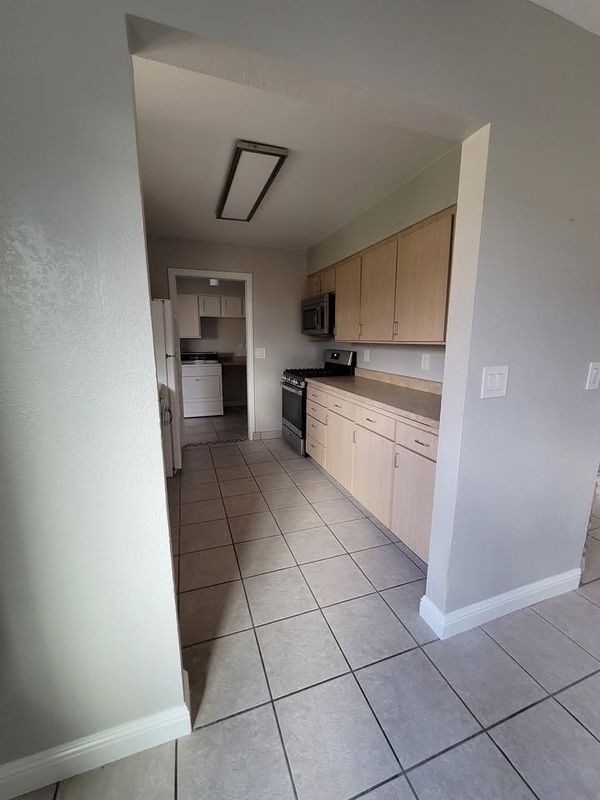 Building Photo - 685 Las Tablas Rd