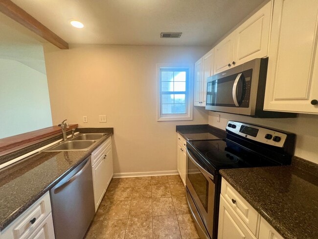 Building Photo - Freshly Painted! New Luxury Vinyl Plank Fl...
