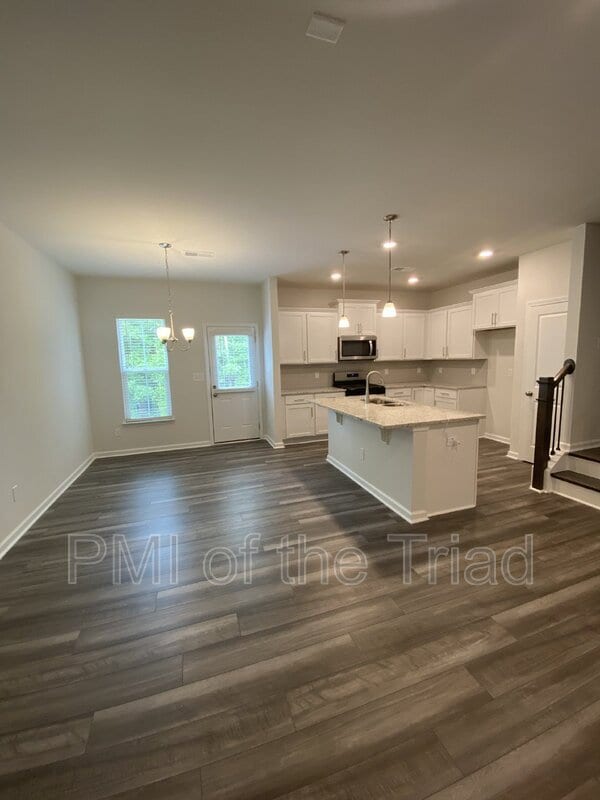 Building Photo - 3005 Mackay Pointe Ln