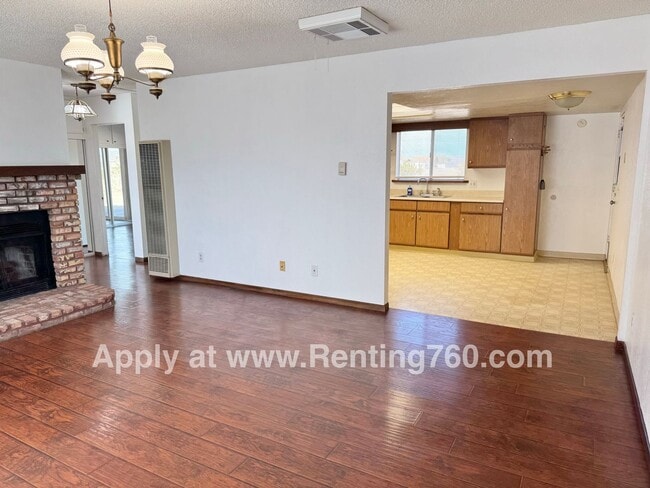 Building Photo - Spacious and Clean 2 bed Home In Joshua Tree