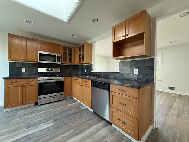 Building Photo - 1656 Jefferson Rd