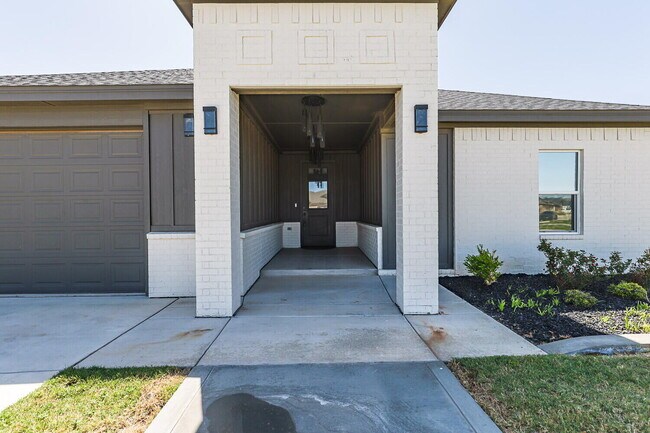 Building Photo - 5825 Grinnell St