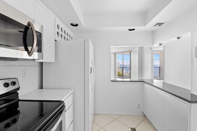 Building Photo - 1865 Brickell Ave