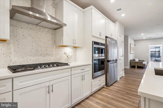 Primary Photo - 104 St Ives Pl