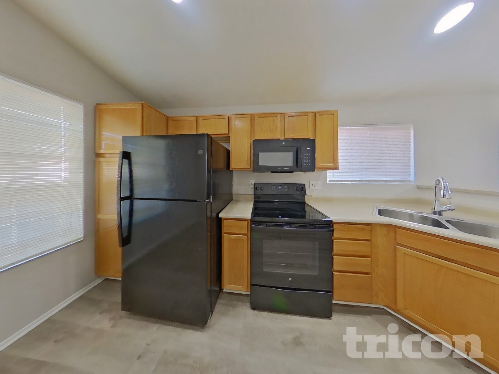 Building Photo - 12425 N 42nd Dr