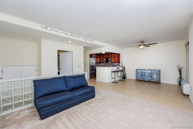 Building Photo - 100 W Broadway