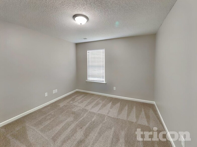 Building Photo - 2208 Ballingarry Dr