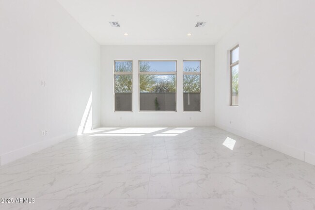 Building Photo - 12469 N 93rd Way