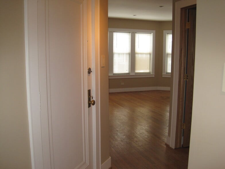 Entrance to living room - 2937 N Dawson Ave
