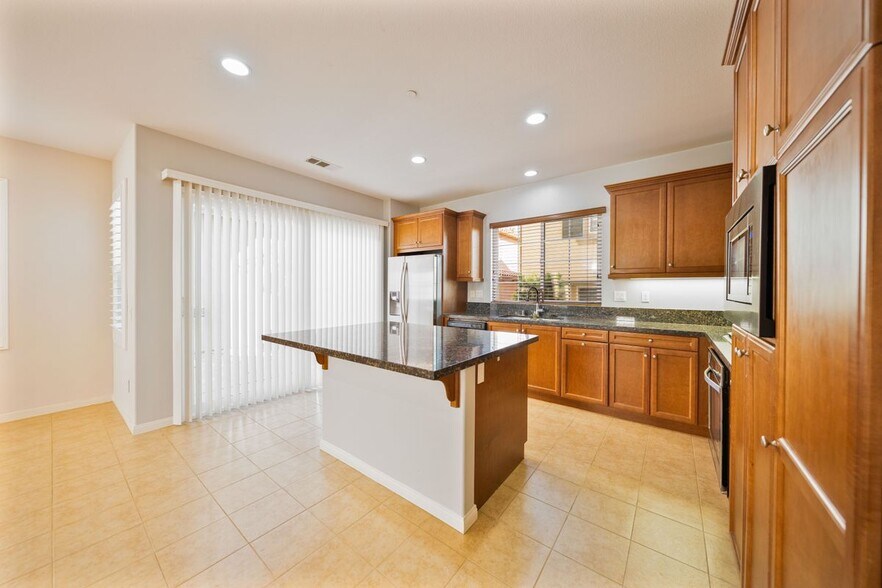 Building Photo - 372 Cardinal Ln