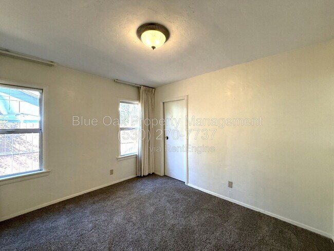 Building Photo - 2040 Humboldt Rd