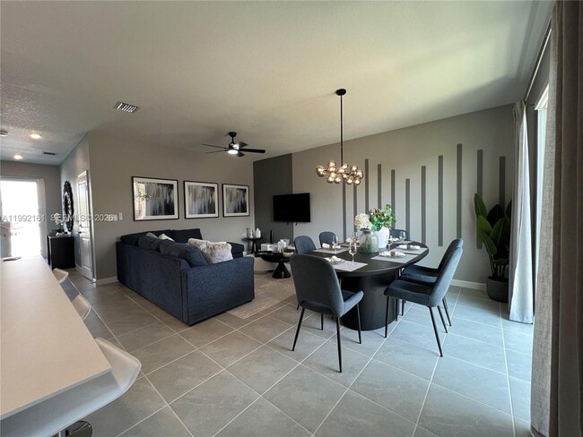 Building Photo - 680 SE 13th Ct