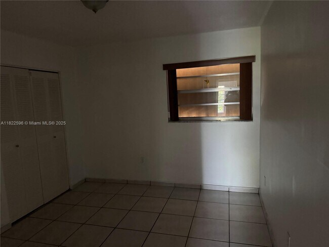 Building Photo - 1085 W 68th St