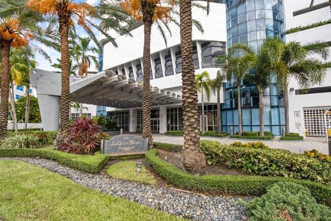 Building Photo - 6301 Collins Ave