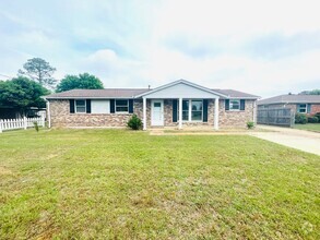 Building Photo - ** 4 Bed 2 Bath Located in Prattville ** C...