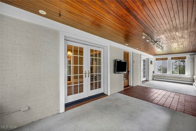 Building Photo - 22400 S Woodland Rd