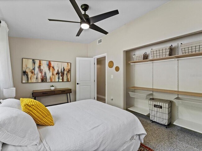 Building Photo - 600 Lakeshore Blvd