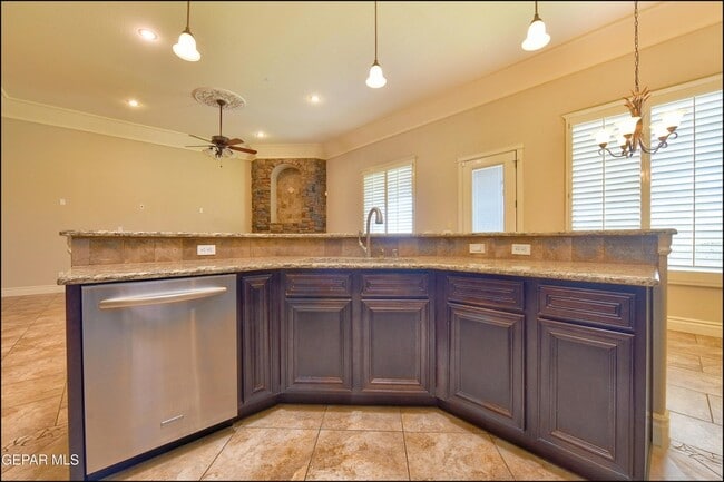 Building Photo - 7379 Black Mesa Dr