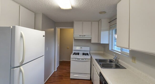 Building Photo - Quiet 4/2 in the Arcata Bottoms