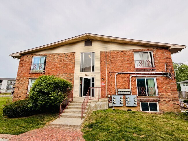 Building Photo - 1 Bedroom, 1 Bathroom close to public transportation in the Heart of Lexington
