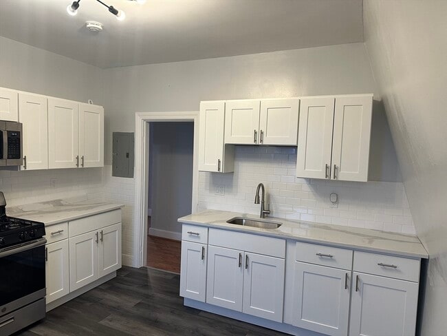 Building Photo - 78 Dix St