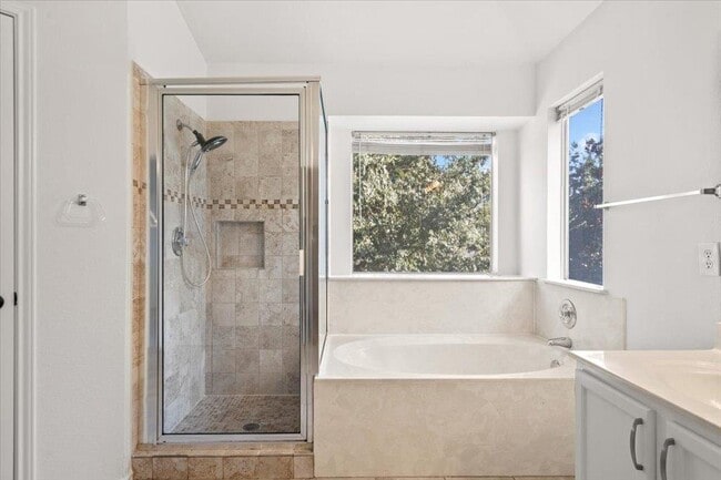 Building Photo - 15423 Quinley Dr