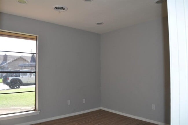 Building Photo - 6805 NW 63rd Terrace