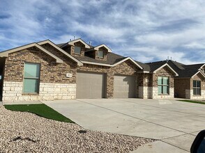 Building Photo - Willowbend Villas